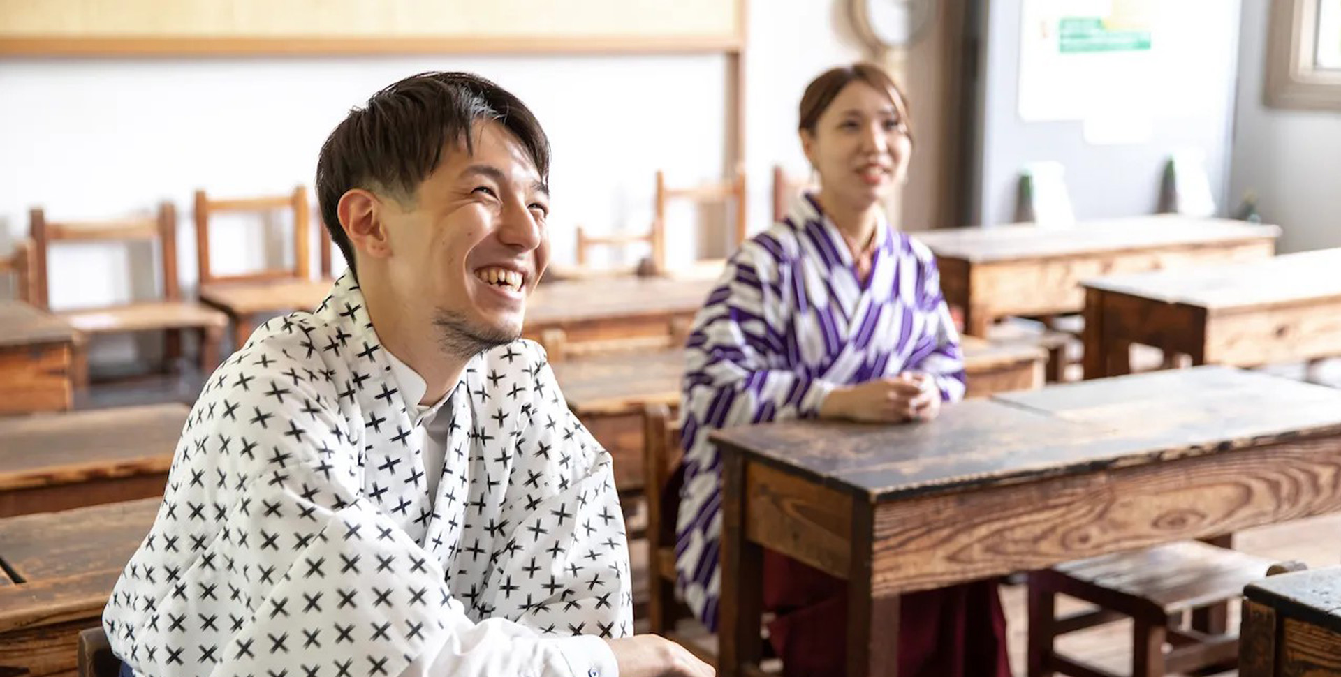 着物を着た男女